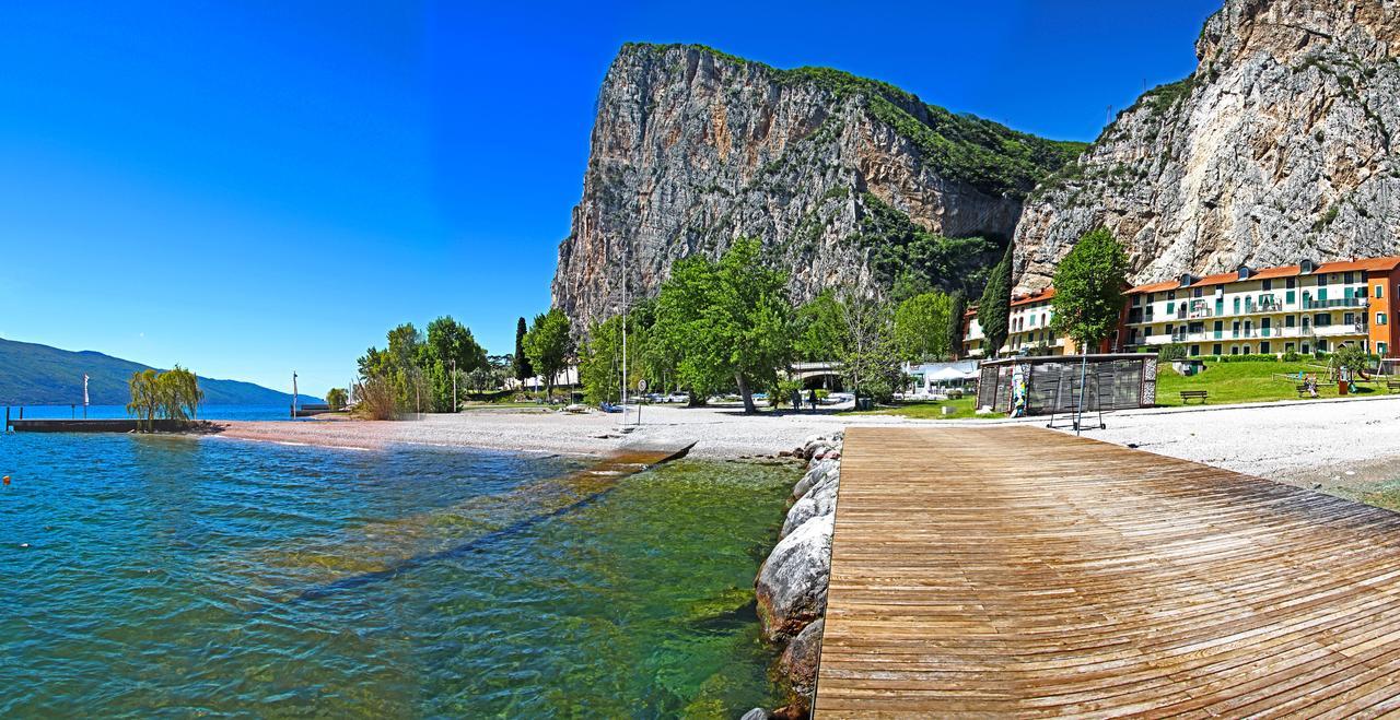 Campione Ora Apartments By Gardadomusmea Campione del Garda Bagian luar foto