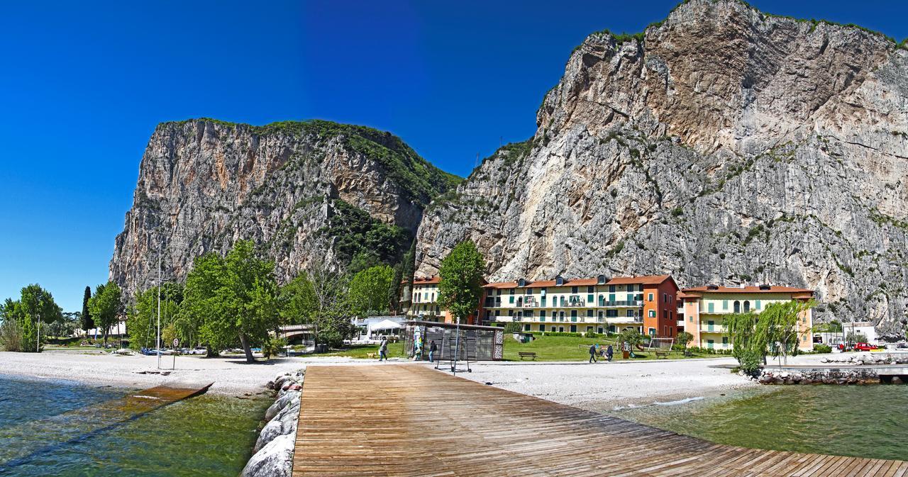 Campione Ora Apartments By Gardadomusmea Campione del Garda Bagian luar foto